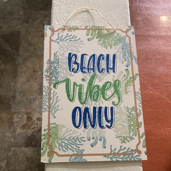 NWT Blue & Green Glittered BEACH VIBES ONLY Wooden Decoration Sign w/ 🪸 - Picture 5 of 11